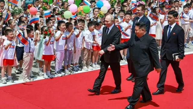 কিম-পুতিনের বৈঠক শুরু