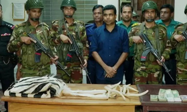 সাবেক স্বরাষ্ট্রমন্ত্রীর বাসায় যৌথ বাহিনীর তল্লাশি