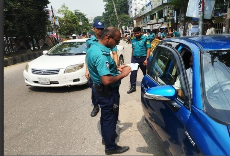 রাজধানীতে একদিনে ৩৬ লাখ টাকা জরিমানা, ২২৯ গাড়ি ডাম্পিং
