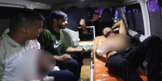 মৌলভীবাজারে সড়কে গাছ ফেলে একসঙ্গে ২০ গাড়িতে ডাকাতি, আহত ১৫